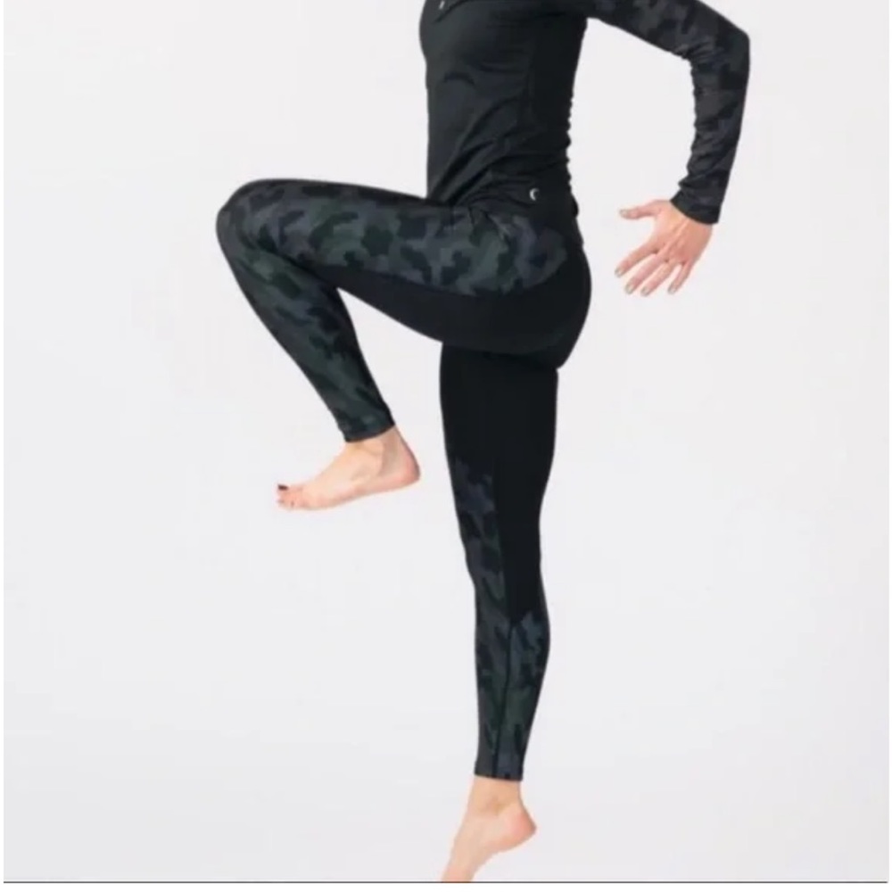 ZYIA Active Stay Warm Reflective Mid Rise Leggings Sz S